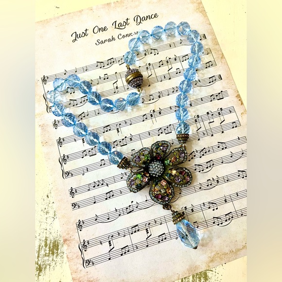 Heidi Daus Jewelry - EUC Blue Crystal Floral Necklace Earring Set by Designer Heidi Daus